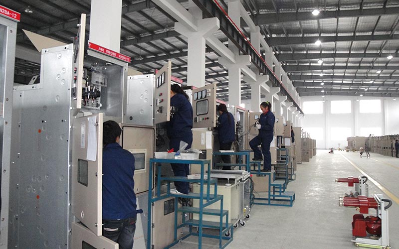 Switchgear voltase rendah minangka bagean penting ing industri manufaktur transmisi lan transformasi tenaga Switchgear voltase rendah minangka bagean penting ing industri manufaktur transmisi lan transformasi tenaga